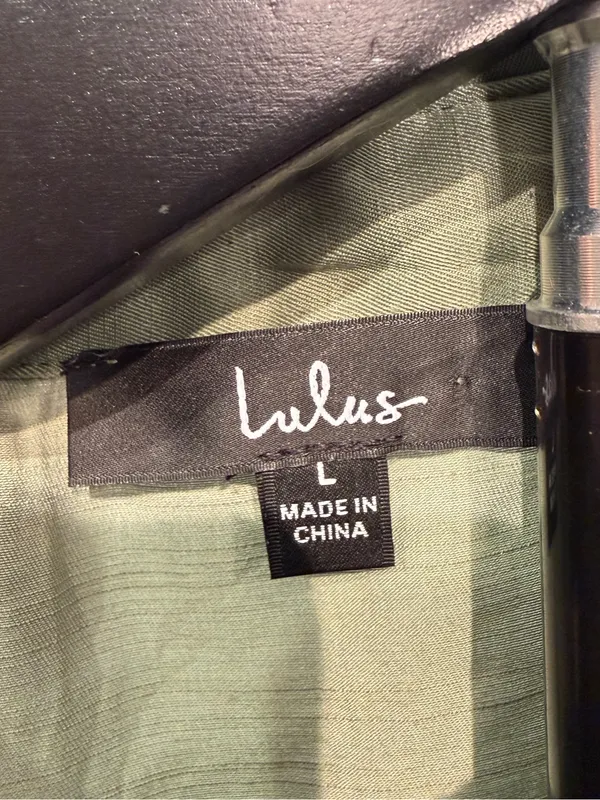 Lulu's Women’s Olive Button-Front Short Sleeve Collard Blouse Shirt Size Large - Image 4