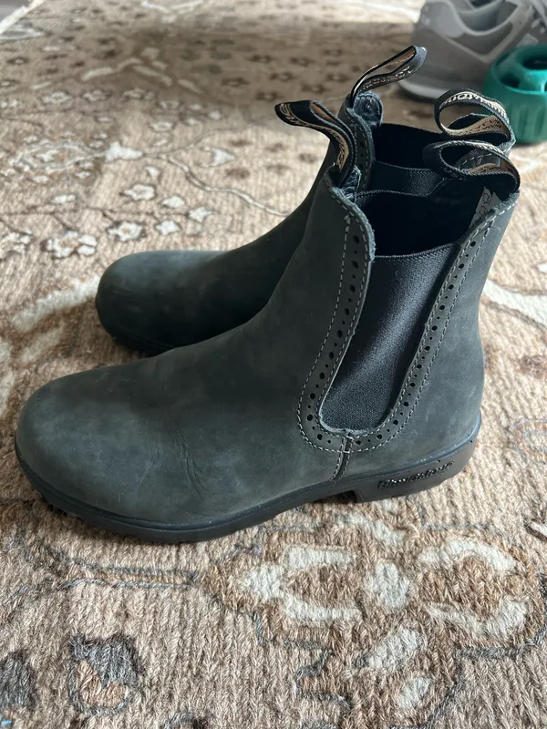 Blundstone Chelsea Boots Black 1630 Women’s Rustic 6.5 - Image 2