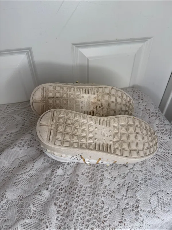 Valentino Garavani White Leather Studded Lace-Up Sneakers with gold Sz 6.5 - Image 7