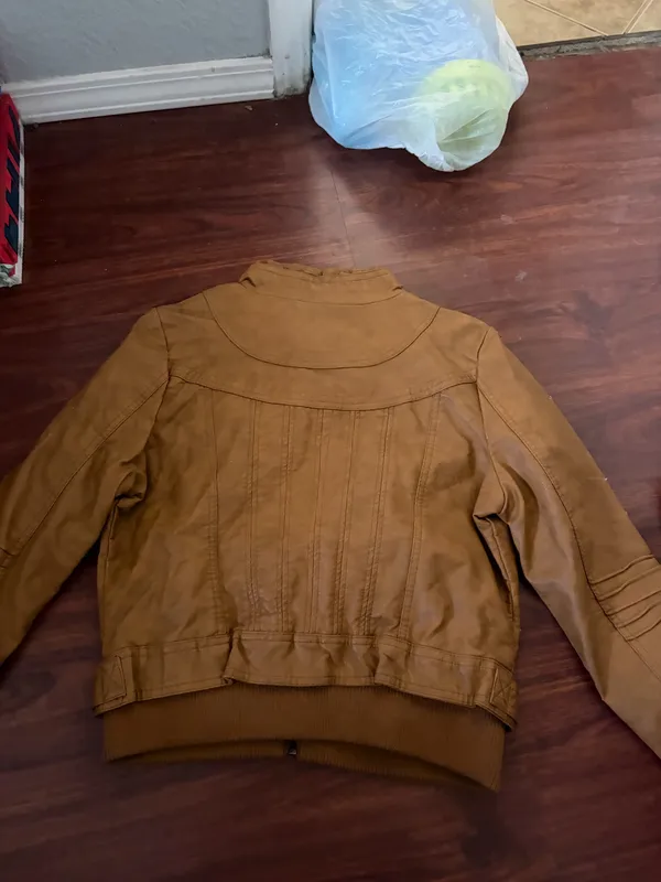 Tan Women’s Leather Jacket Size M - Image 4
