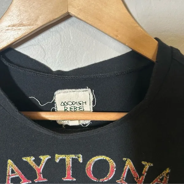Modish Rebel Daytona Motorcycle Club Graphic Tee Vintage Vibe Zippers Medium - Image 2