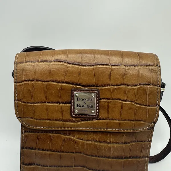 Dooney & Bourke Vintage Brown Croc Embossed Leather Crossbody Bag - Image 2