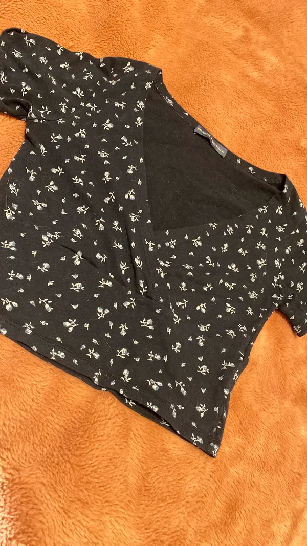 Brandy Melville Blue Floral Crop Top - Image 3