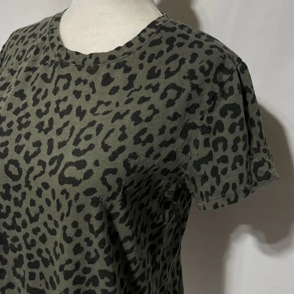 Lucky Brand Animal Print Short Sleeve Crewneck T-Shirt Olive Green Size Medium - Image 7