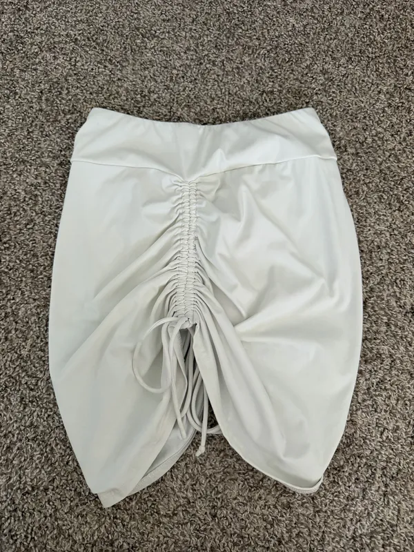 White mini skirt with built in shorts - Image 3