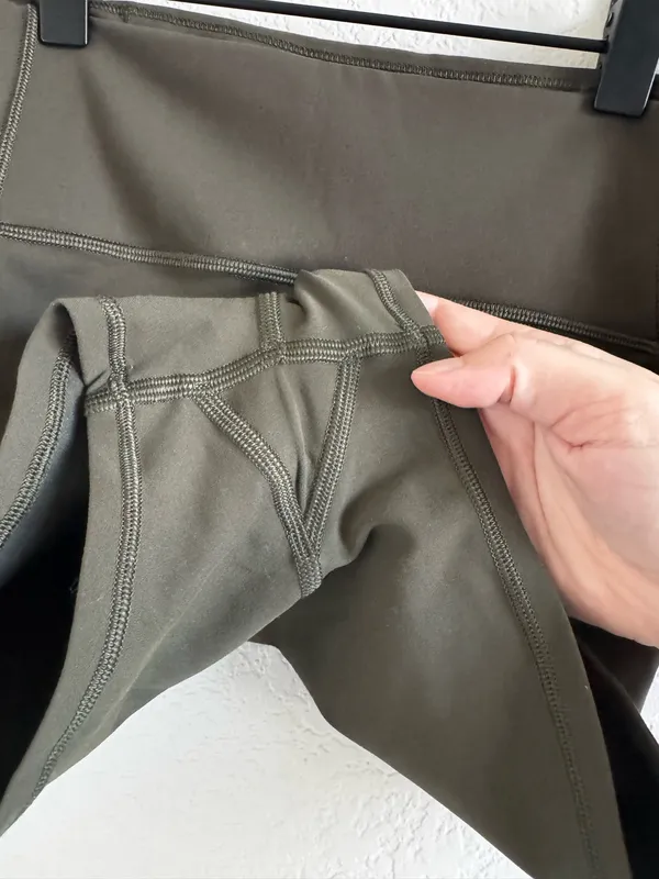 Lululemon In Movement Short *Everlux 2.5” 6 Dark Olive - Image 3