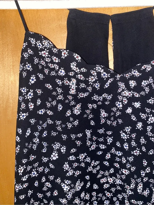Express Barcelona Cami Black White Ditsy Floral Reversible Scalloped Neck Size L - Image 5