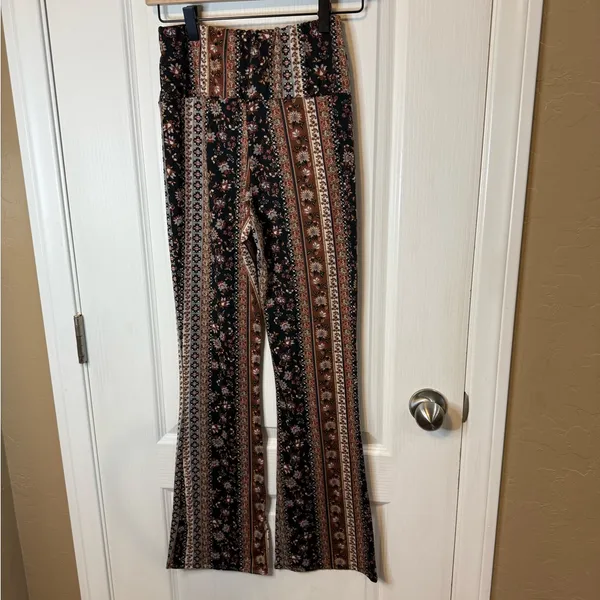 Floral Striped Women's Flare Pants Black Size M - Image 3