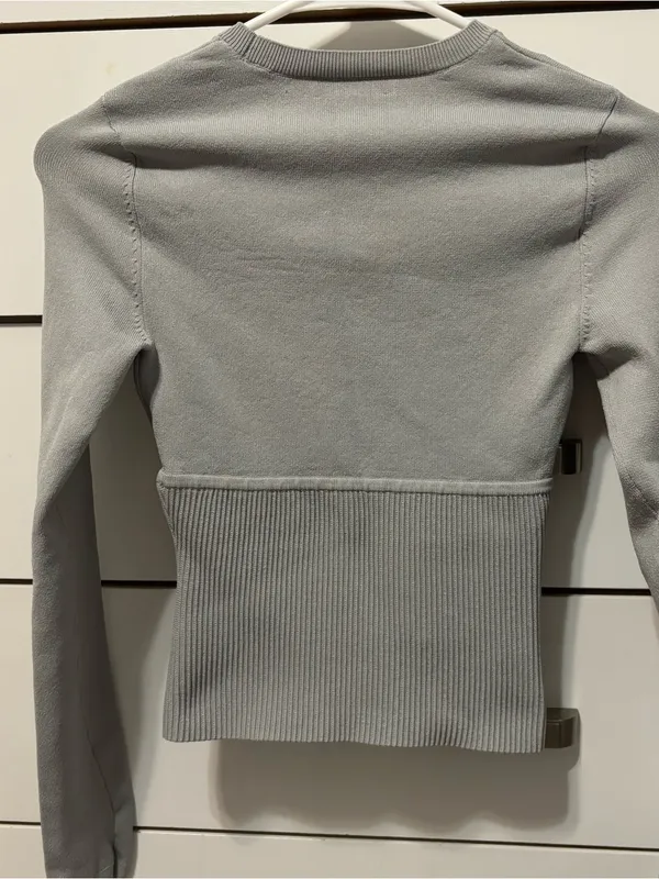 Aritzia Babaton Sculpt Empire Long Sleeve Grey - Image 5