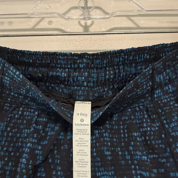 Lululemon Hotty Hot Short‎ II (2.5") Pulse Capri Black Size 4 - Image 4
