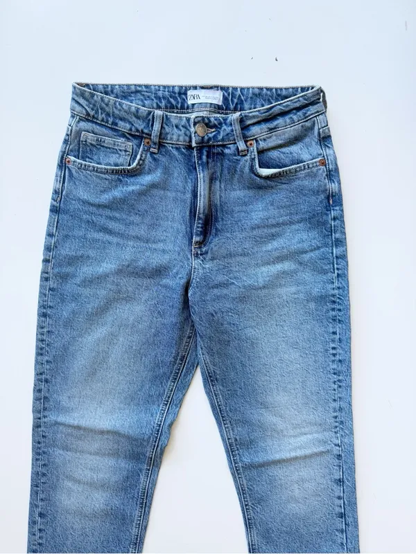 Zara High Waisted Straight Jeans Size 8 - Image 2