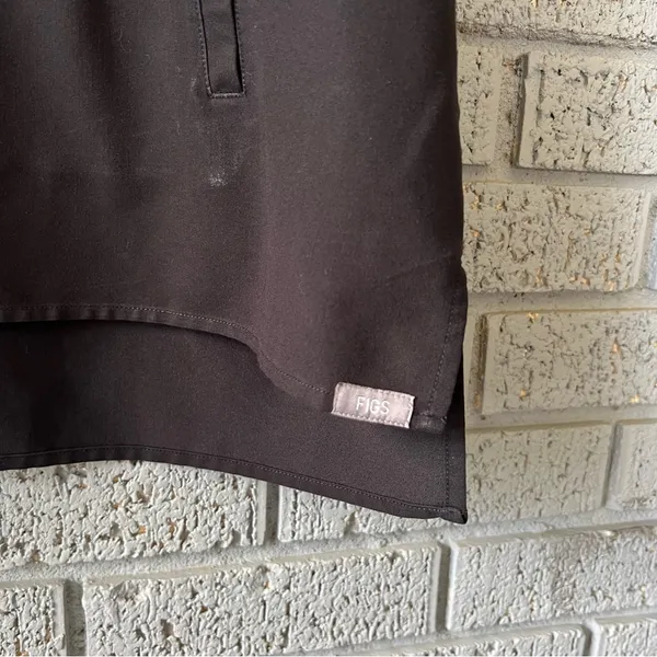 FIGS Scrub Top BLACK Kangaroo Pocket Size XL - Image 4