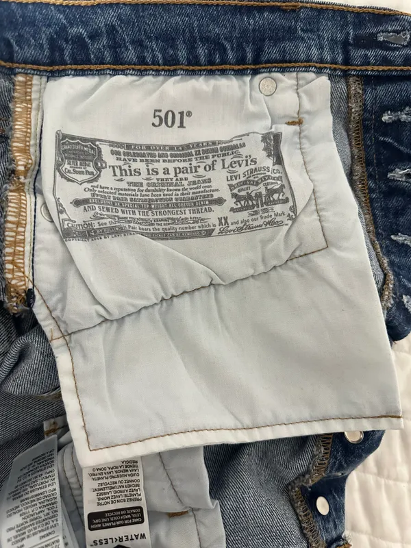 Levi's 501 Shorts - Image 4