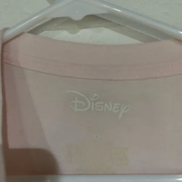 Disney tee medium - Image 3