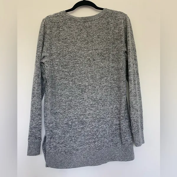 Lucky brand soft long sleeve v neck top - Image 4