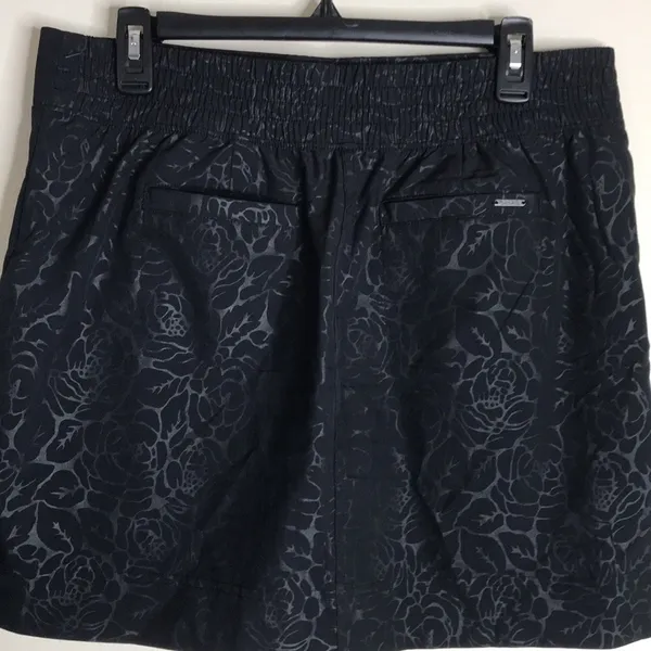 Orvis Womens Lightweight Rose Embossed Skort Shorts‎ Elastic Waist Black Size M - Image 8