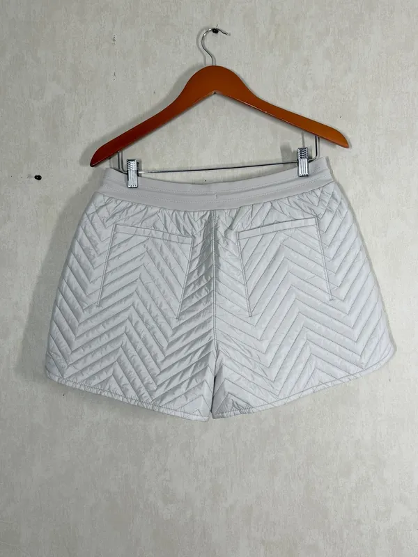 Athleta Women’s Apres Ski Quilted Shorts Puffer Insulated in Beige Chevron 8 - Image 5