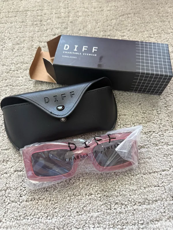 DIFF Eyewear Indy Rectangular Sunglasses Reddish Pink New in Box - Image 5