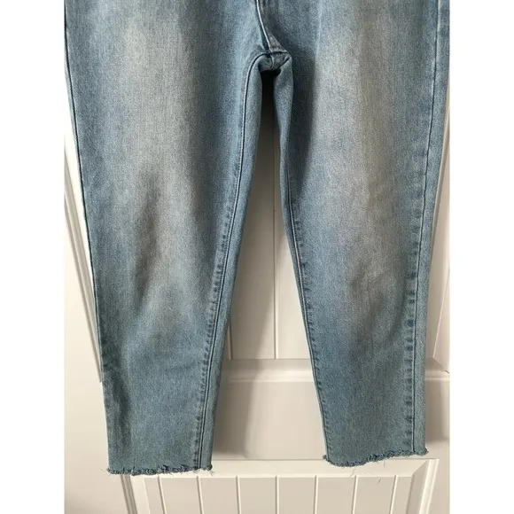 Lucky Brand High Rise Mom Blue Jeans‎ Size 26 - Image 4