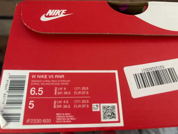Women’s Nike running sneakers - Image 5