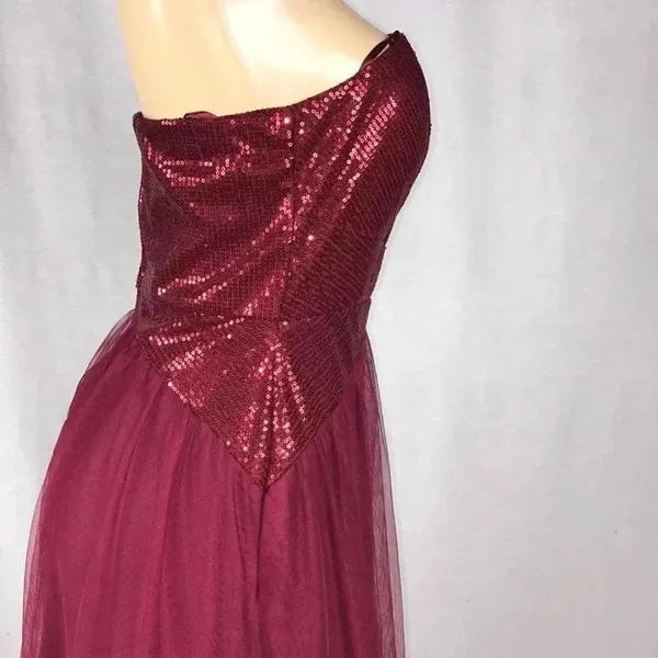 Trixxi Size 11 Burgundy Strapless Sequence Evening Gown. New With Tags. - Image 5