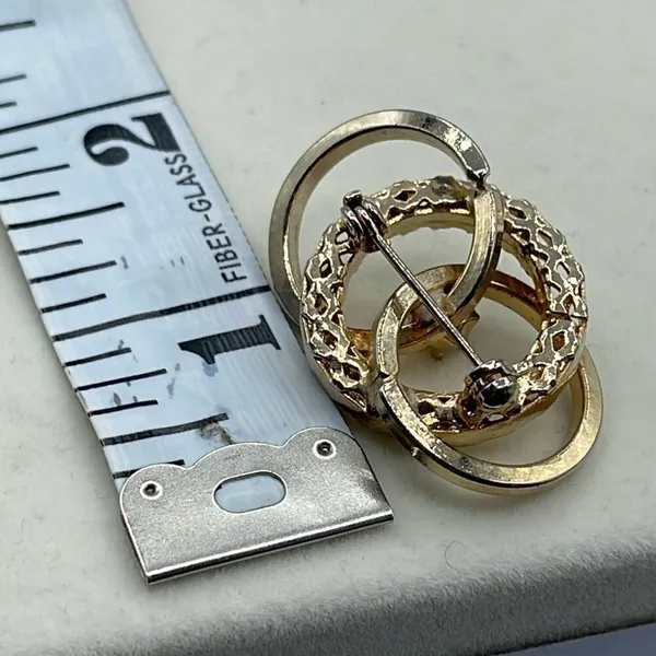 Vintage gold tone triple ring faux pearl brooch - Image 6