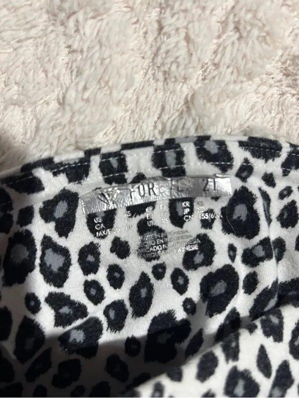 Forever 21 bike shorts xsmall - Image 5