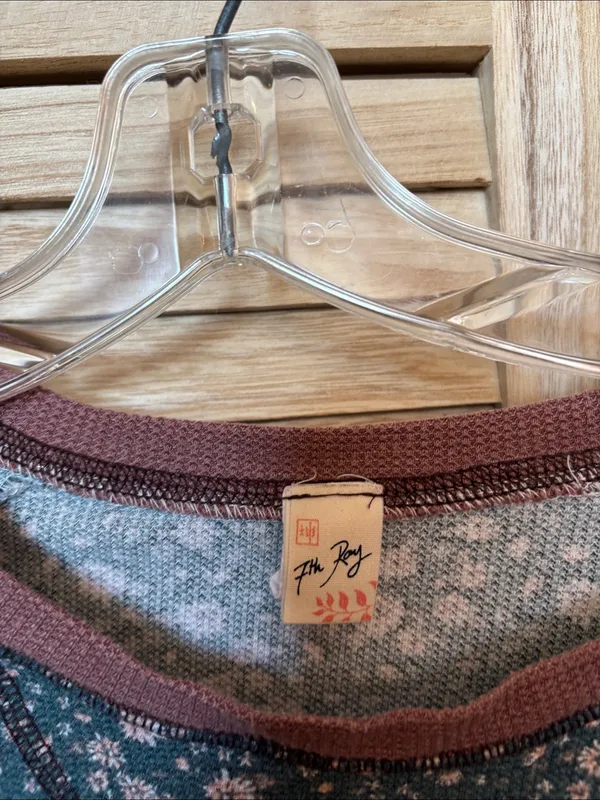 7th Ray Green Floral Knit Long Sleeve Top with Dusty Pink Trim Large - Image 3