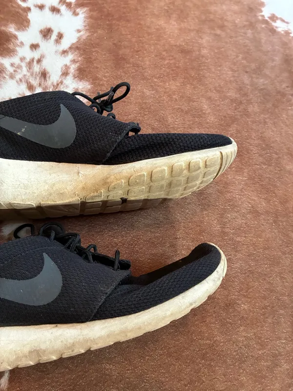 Nike Roshes men's size 11 Come as is no holes just wear! No longer sold - Image 4