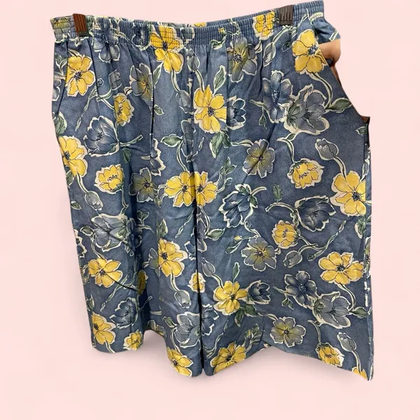 Cute flowy pull on grannycore mom shorts pockets bermuda Blue Size 14 - Image 2