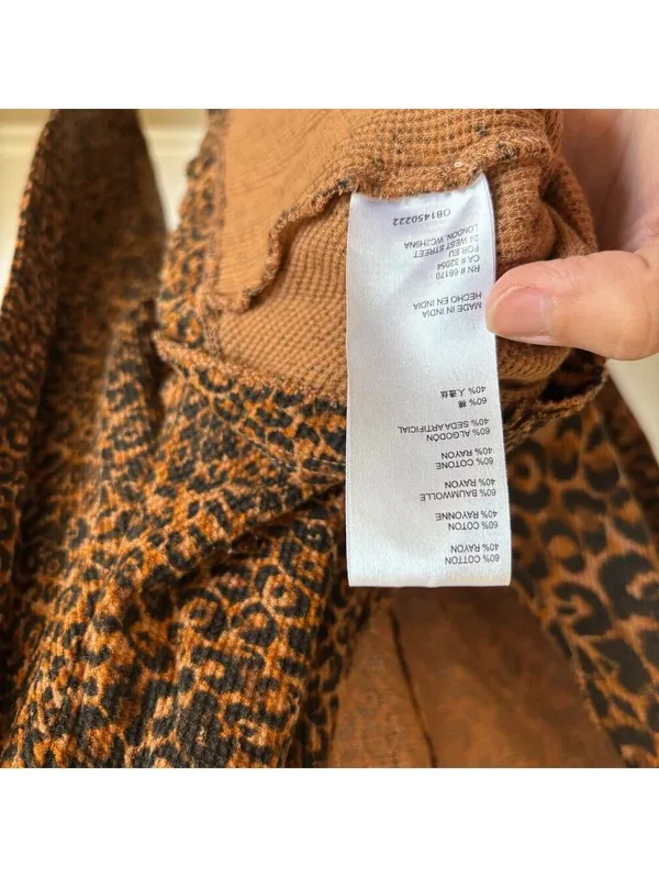 Anthropologie Pilcro EUC Women's Thermal Brown Leopard Print Top Size M - Image 4