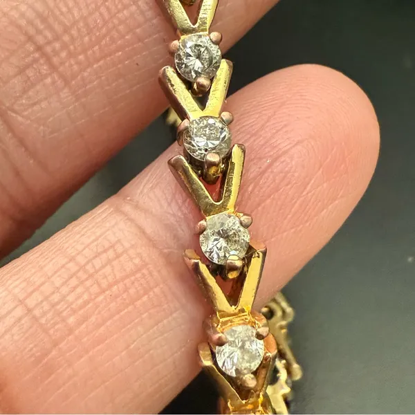 Vintage Unsigned Gold-tone Clear Rhinestone Crystal V Chevron Tennis Bracelet - Image 5
