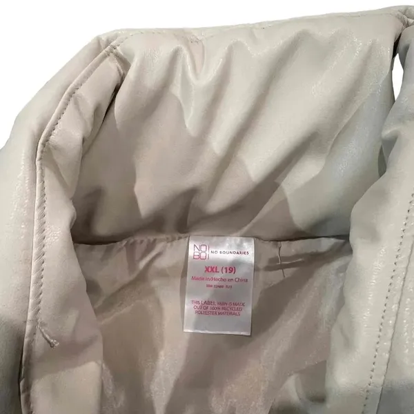 NWT No Boundaries Women's Ivory Faux Leather Puffer Button Front Vest‎ Size XXL - Image 4