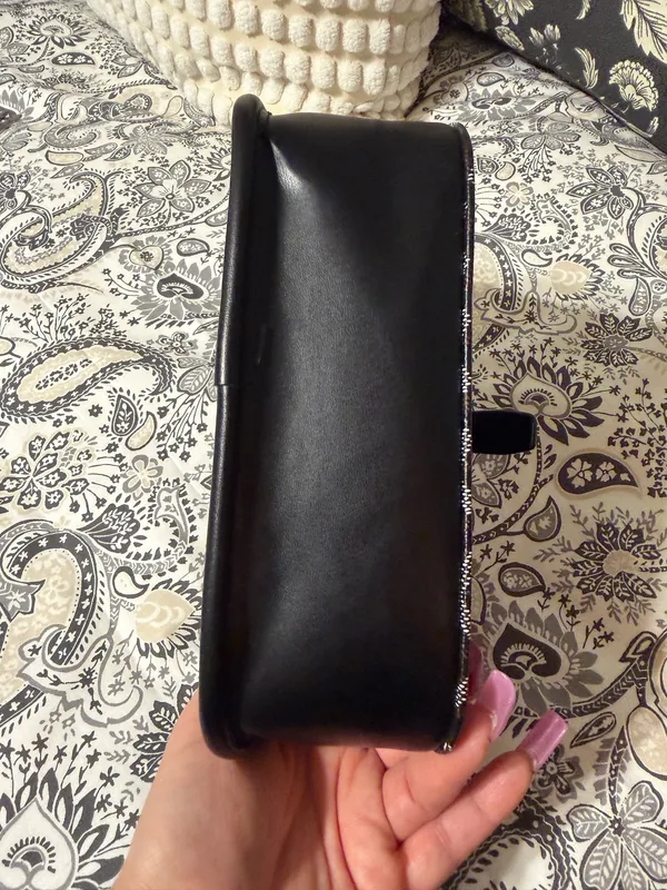 Black chevron crossbody bag - Image 4