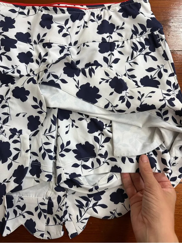 Fairway & Greene Floral Print Golf Skort Scalloped Hem Red Trim Sz S 💚🍄 - Image 6