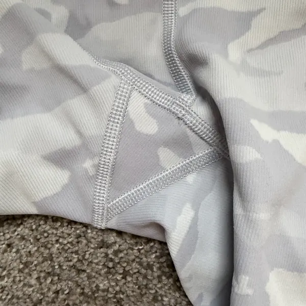 Lululemon Wunder Under Short 10" *Ribbed in Incognito Camo Jacquard White Size 4 - Image 6