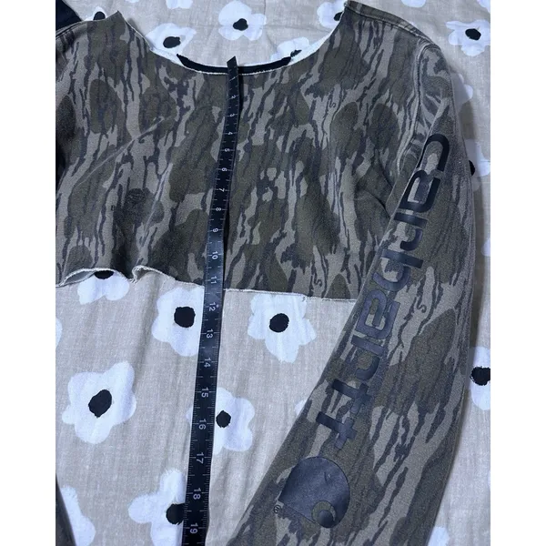 Carhartt camo cropped sweater - Image 2