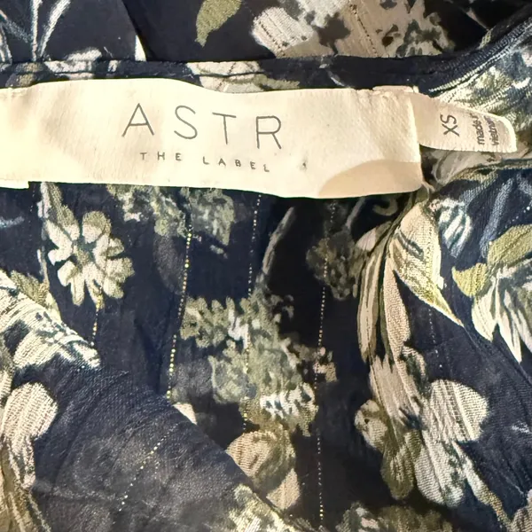 ASTR The Label Flutter Sleeve Floral Maxi Dress‎ Womens XS Navy Blue Flowy New - Image 3