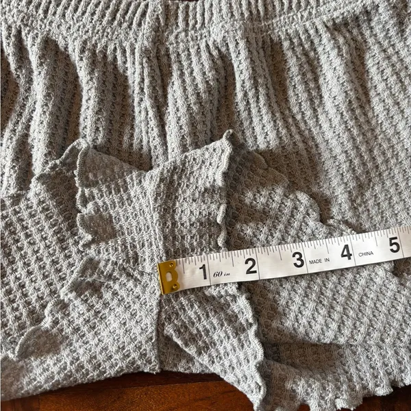 Women's Gray Waffle Knit Two-Piece Loungewear Shorts Set Size Small - Image 9