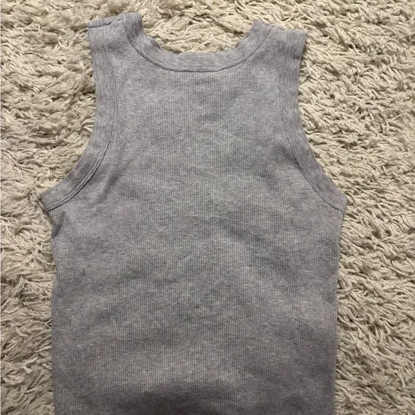 Brandy Melville Heather Gray Ribbed Top Size M - Image 3