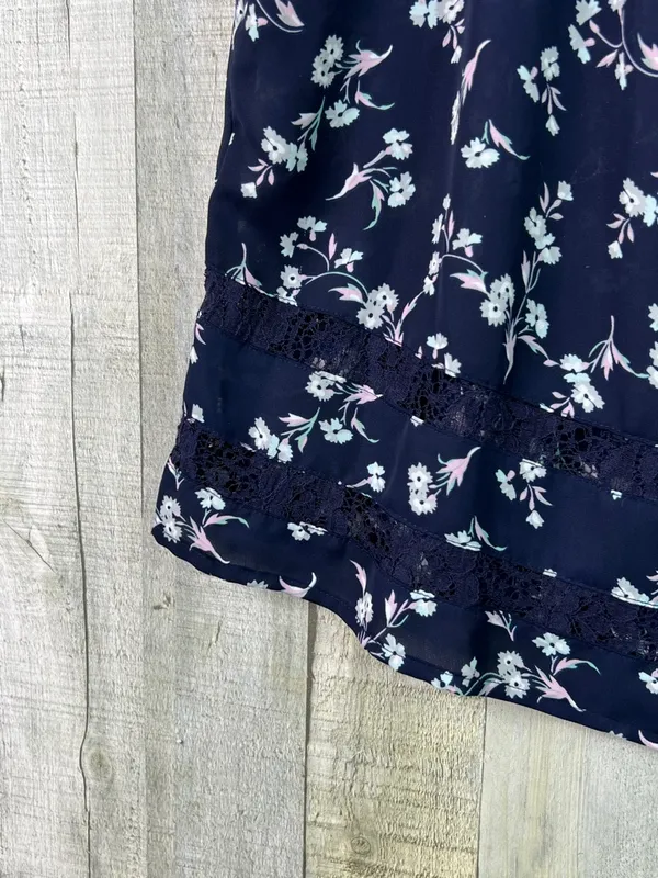 Lauren Conrad Medium Navy Blue Floral Print Short Cap Sleeves Lace Inset - Image 4