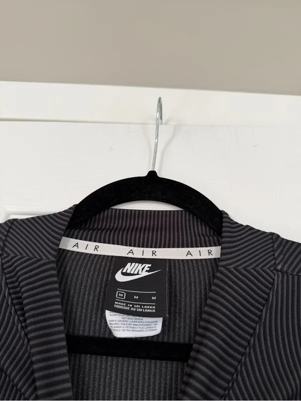 Nike Air Swoosh Embroidered Black Long Sleeve Workout Top Gym - Image 6
