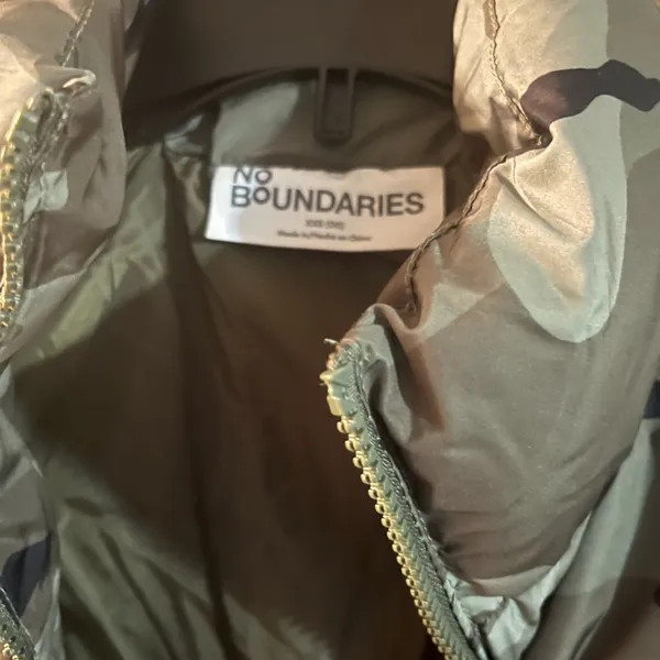 No Boundaries New Women's Camouflage Puffer Vest Winter Sleeveless Cropped Outerwear Puffer - Image 6