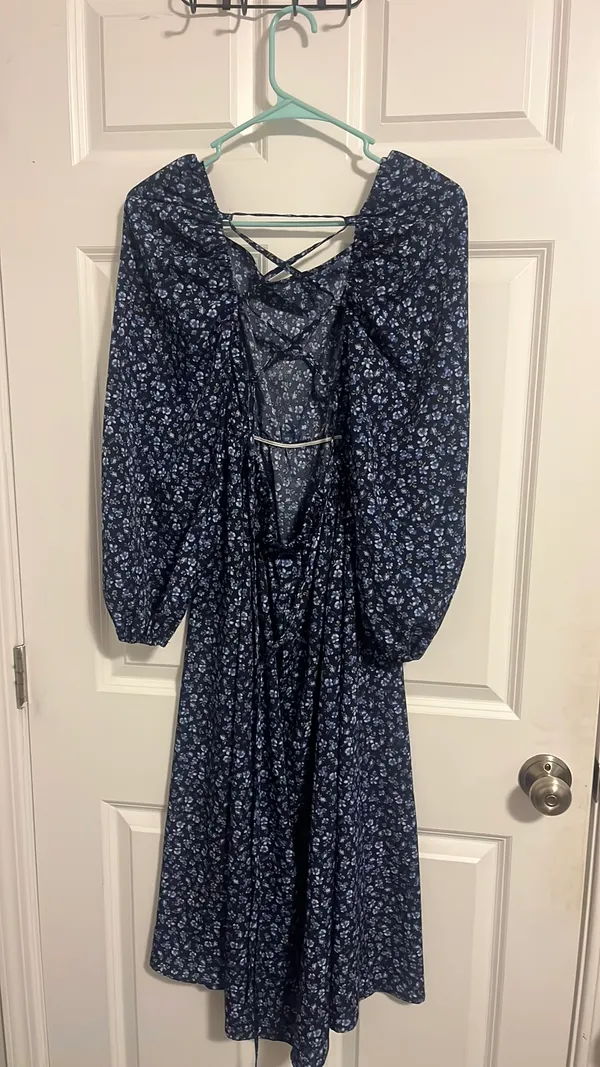 Open Back Shein Dress - Image 2