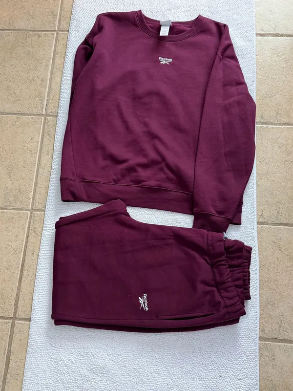 Reebok Women’s sweater set burgundy!! New - Image 2
