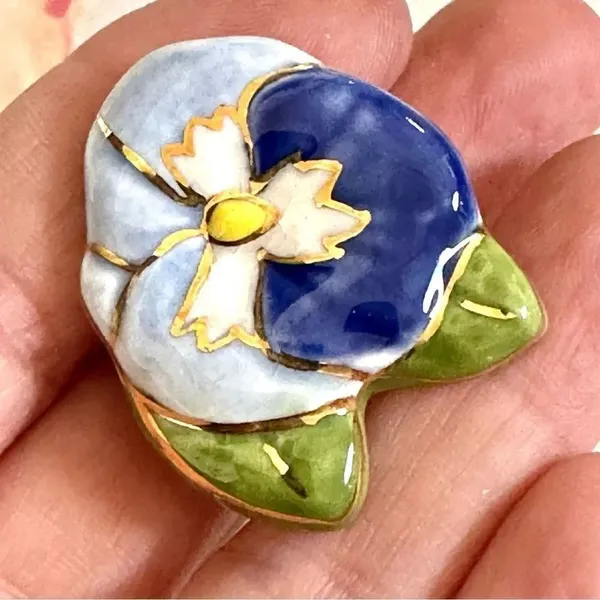 Blue floral pin - Image 4