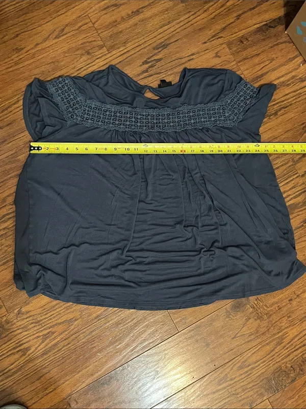 Pretty Torrid Navy Crochet Yoke Short Sleeve Top - Image 10