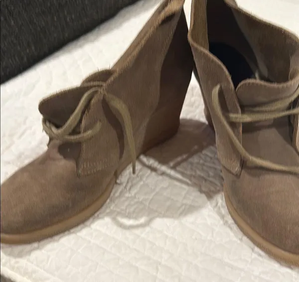 J. Crew Tan Lace Up Boots Suede - Image 9