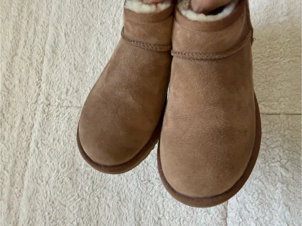 UGG Classic Mini Chestnut Suede Ankle Boots Size 7 Sheepskin Lined Winter Shoes - Image 5