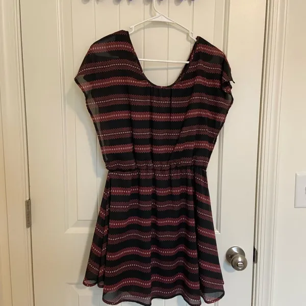 EUC | Bar III women’s dark color patterned cinched waist dress —‎ small - Image 5